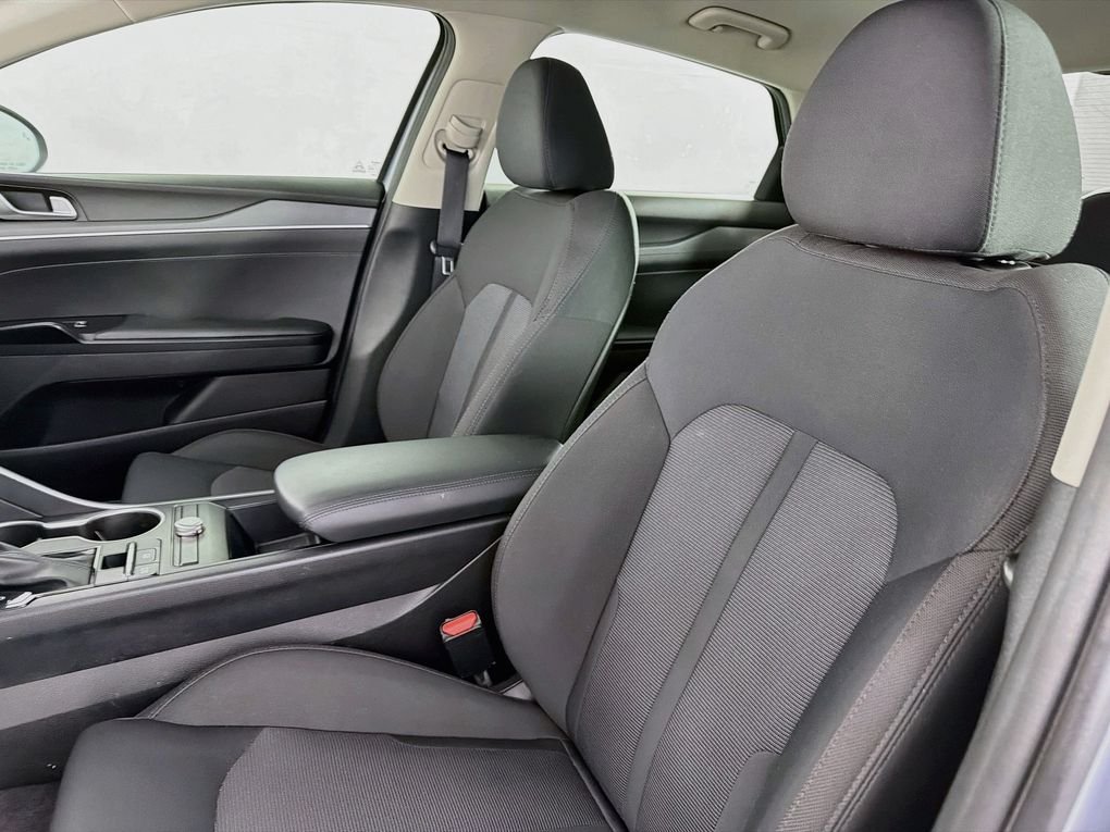 Used 2023 Silver Kia LXS image 34