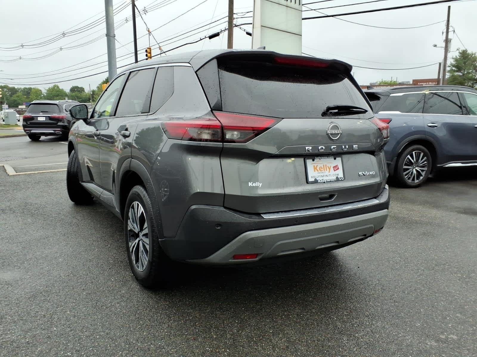 Used 2022 Gun Metallic Nissan SV image 7