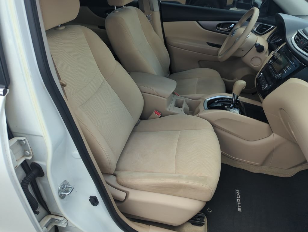 Used 2015 White Nissan SV image 35