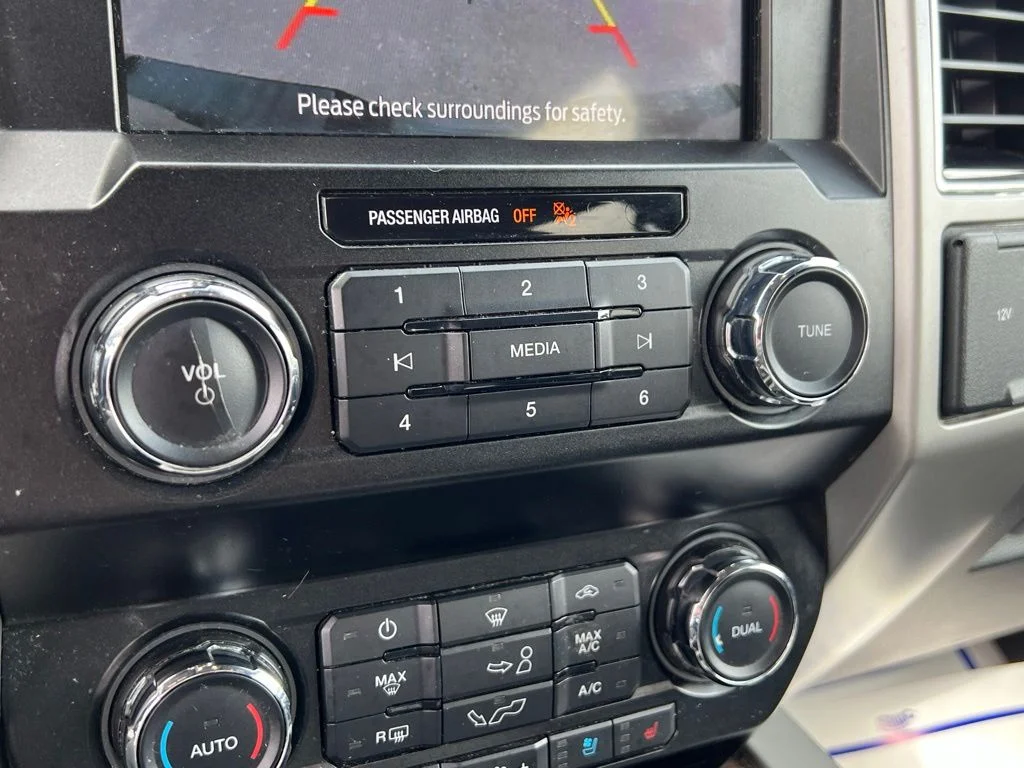 Used 2019 Black Metallic Ford Lariat image 27