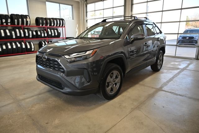 2022 Toyota RAV4 XLE - Photo 8