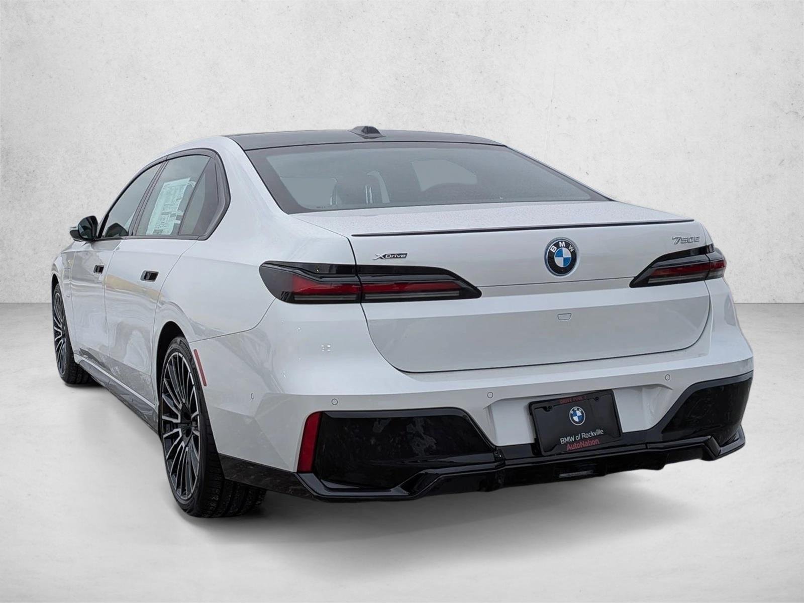 Used 2026 Mineral White Metallic BMW 750e xDrive image 9