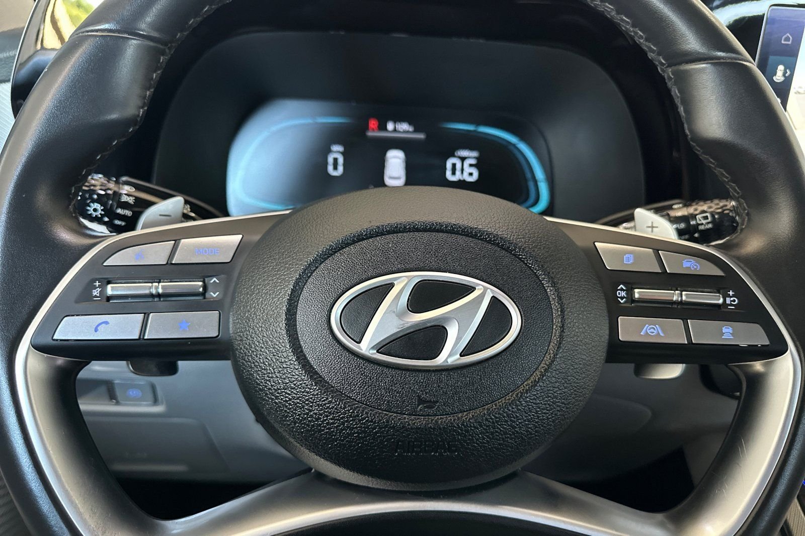 Used 2025 White Hyundai SEL image 26