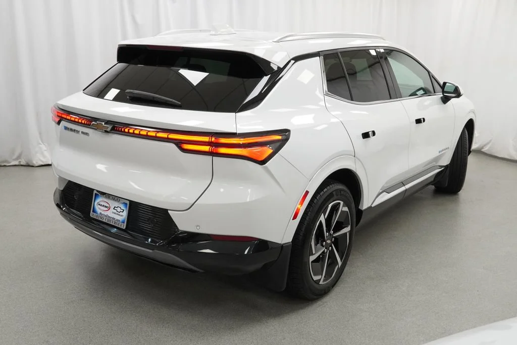 Used 2024 Chevrolet Equinox EV LT with VIN 3GN7DLRR1RS270437 for sale in Chicago, IL