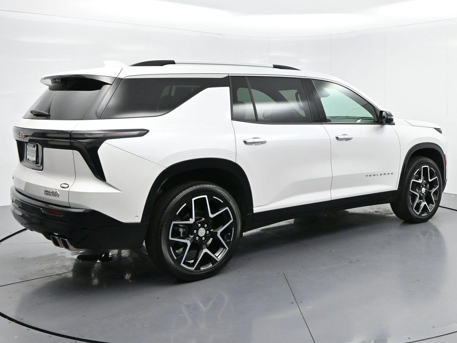 Used 2025 Iridescent Pearl Tricoat Chevrolet FWD High Country image 7