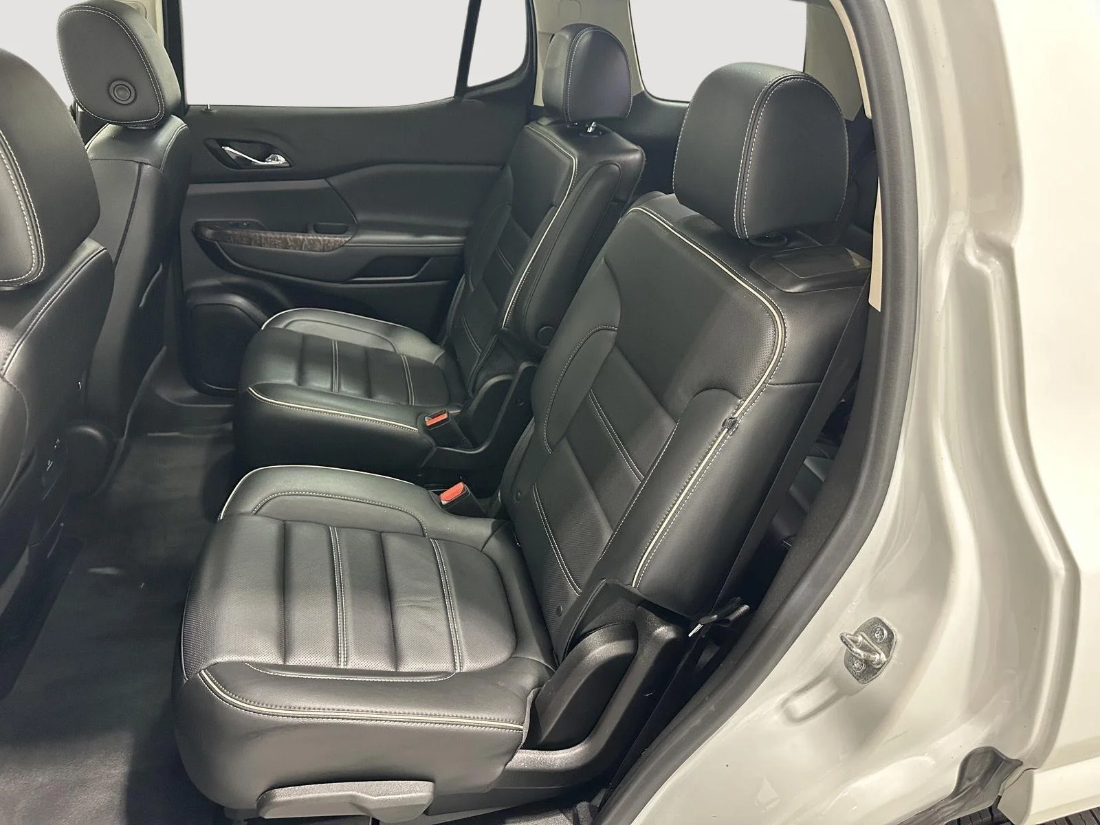 Used 2021 WHITE FROST TRICOAT GMC Denali image 25