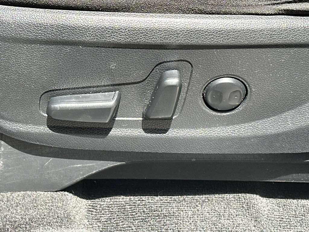 Used 2022  Hyundai SEL image 28