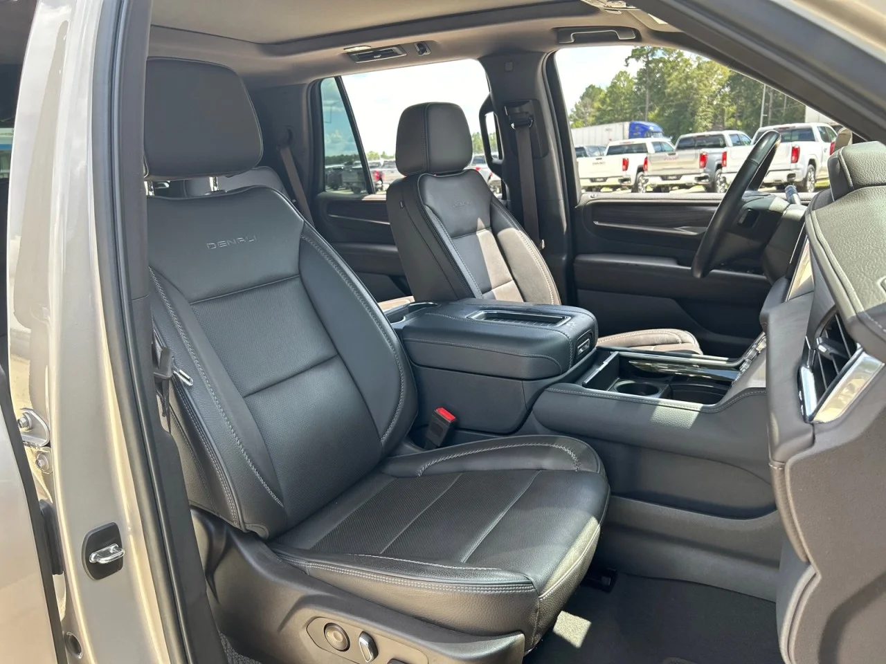 Used 2022 PEARL BEIGE METALLIC GMC Denali image 20