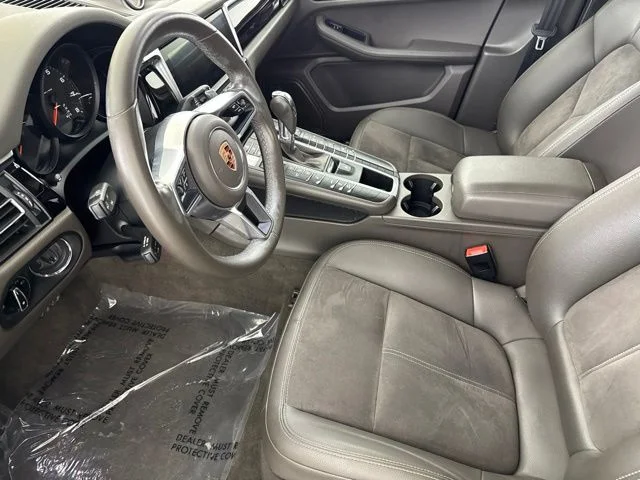 Used 2020  Porsche Base image 22
