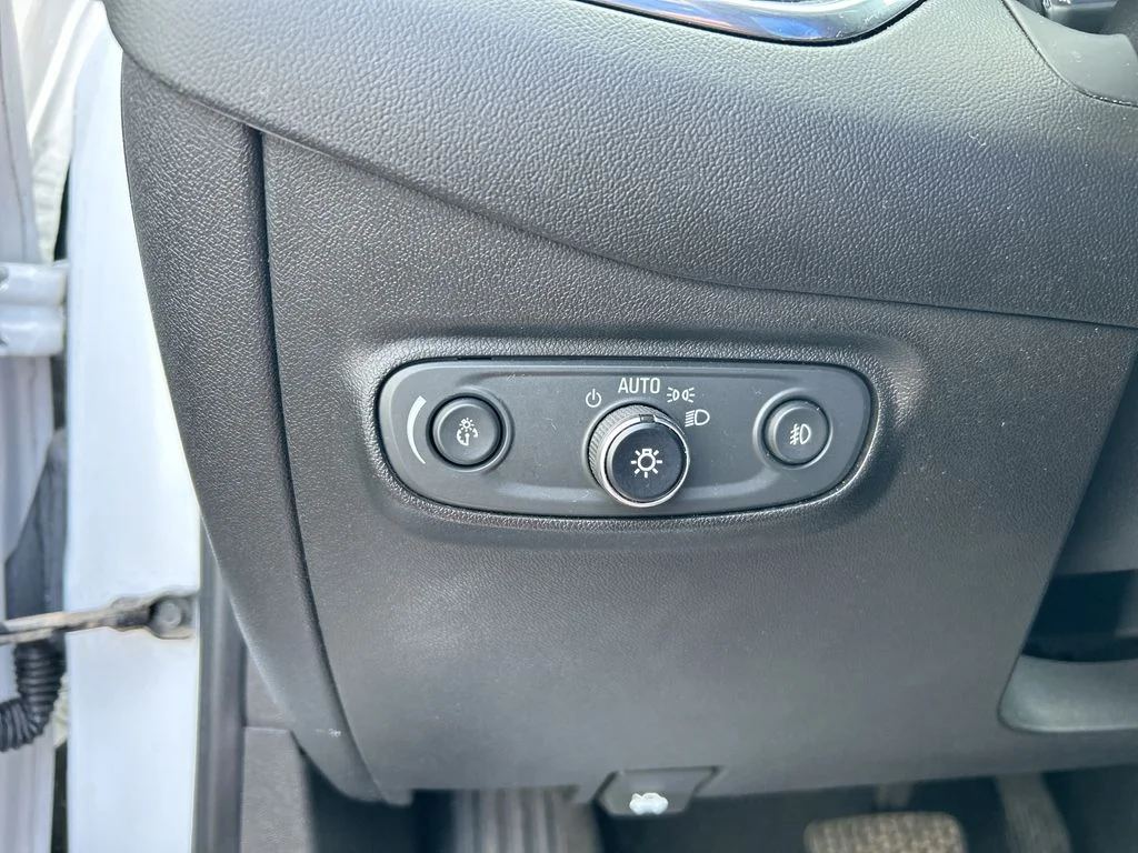 Used 2020 White Chevrolet Premier image 22