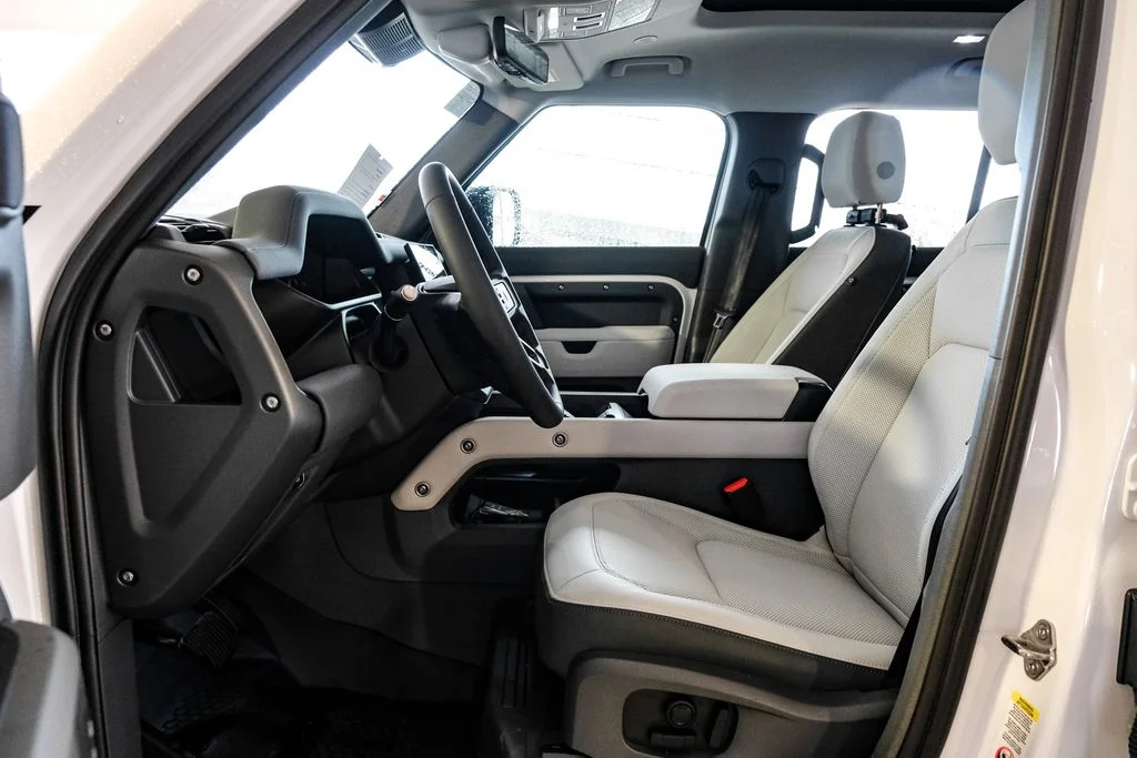 New 2026 Borasco Grey Metallic Land Rover S image 3