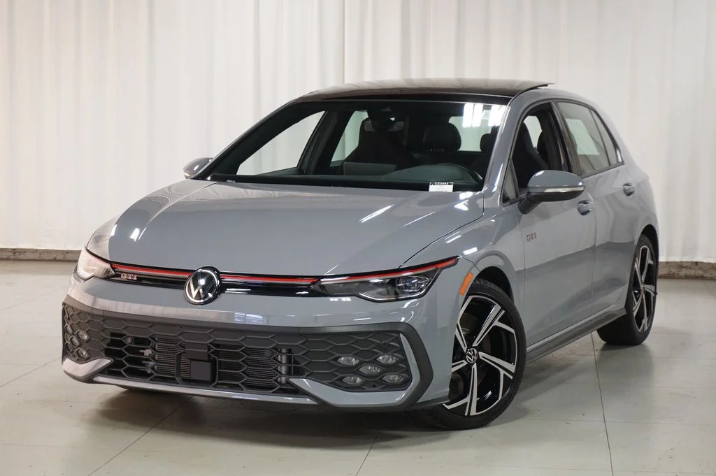 Certified Used 2025 Moonstone Gray Volkswagen 2.0T SE image 11