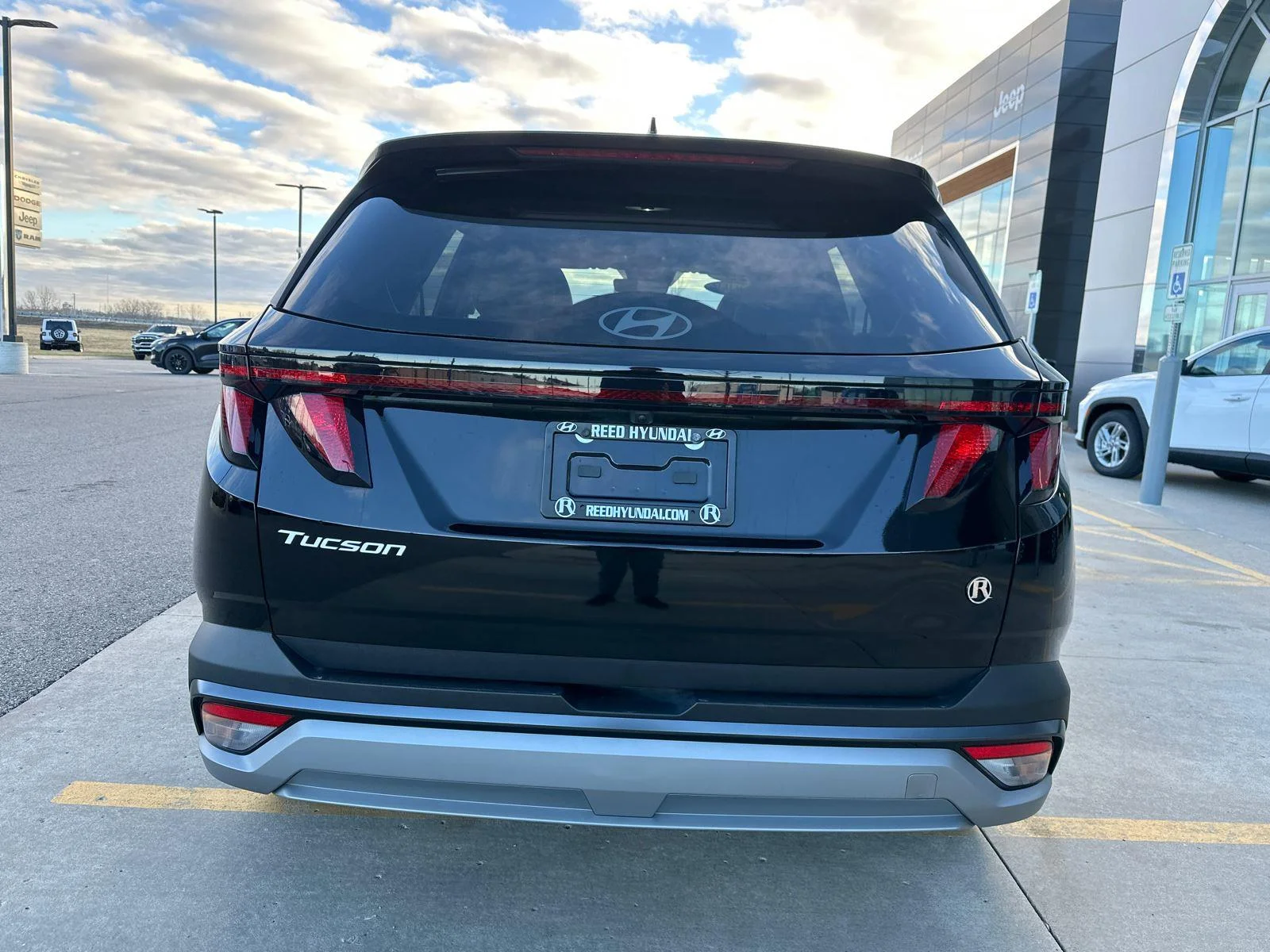 New 2025 Phantom Black Hyundai SEL image 3