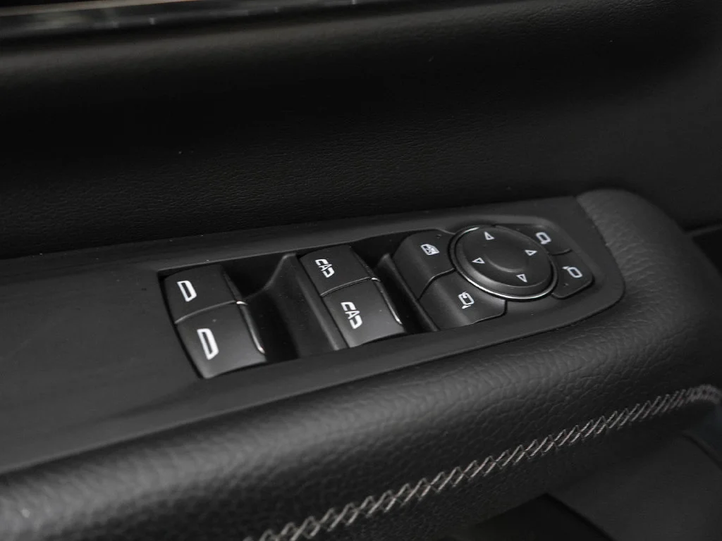 Used 2025 Onyx Black GMC Denali image 22