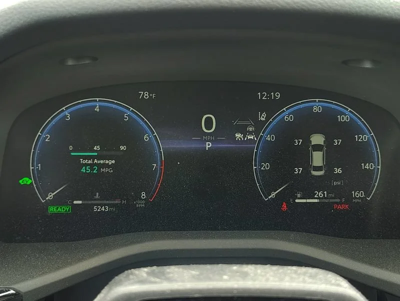 Used 2025 Off-white Toyota XLE image 15