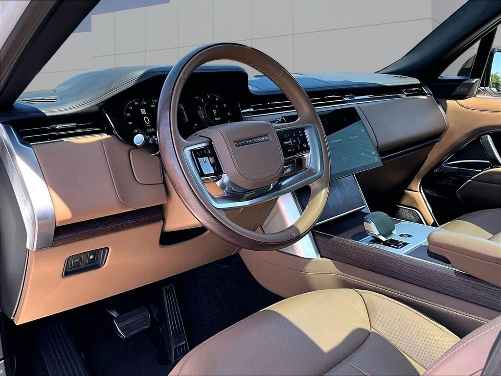 Used 2025 White Land Rover Autobiography image 4