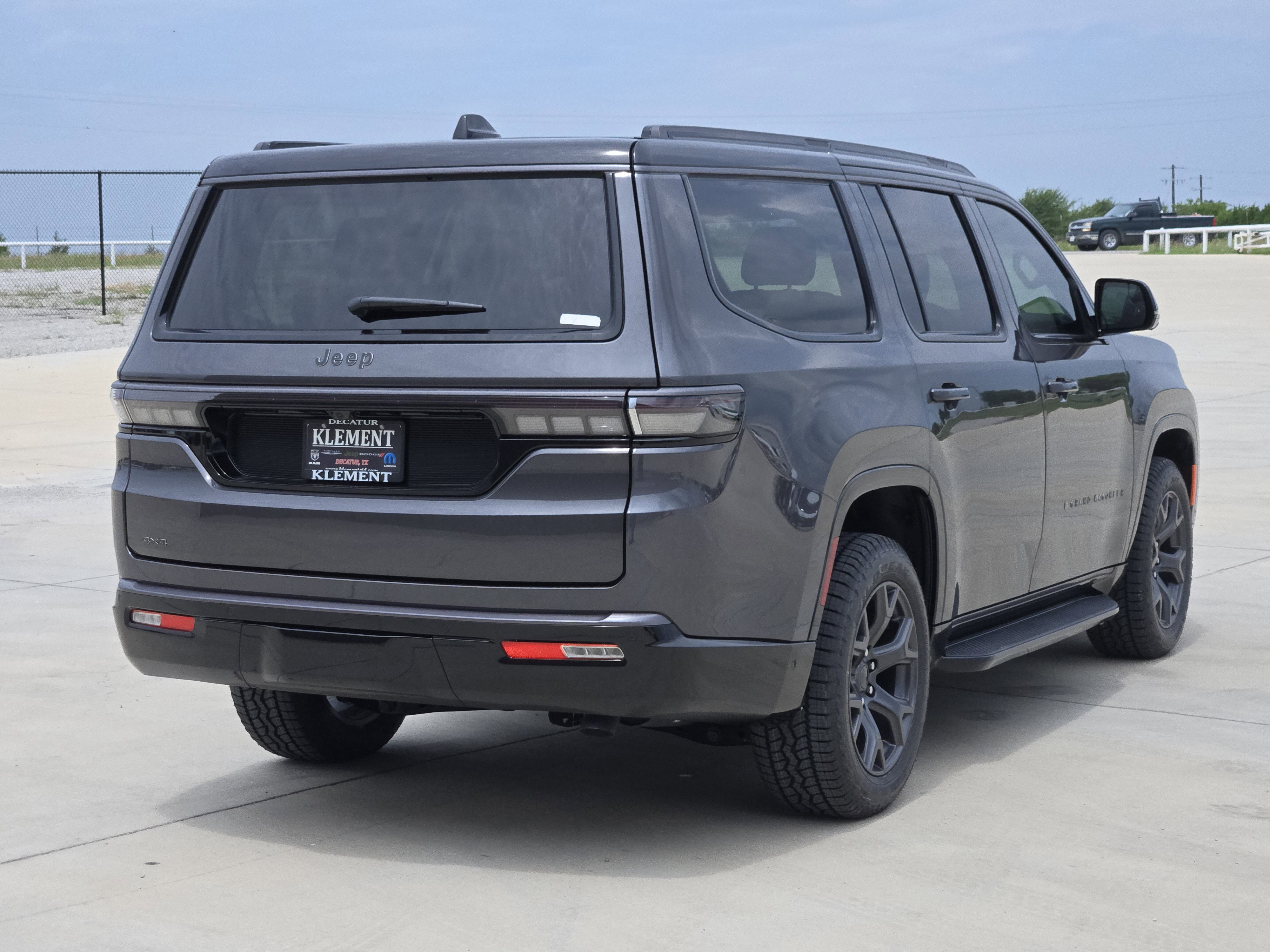New 2026 Baltic-Gray Metallic Clear-Coat Exterior Paint Jeep Upland image 5
