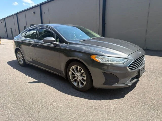 Used 2019 Gray Ford SE image 1
