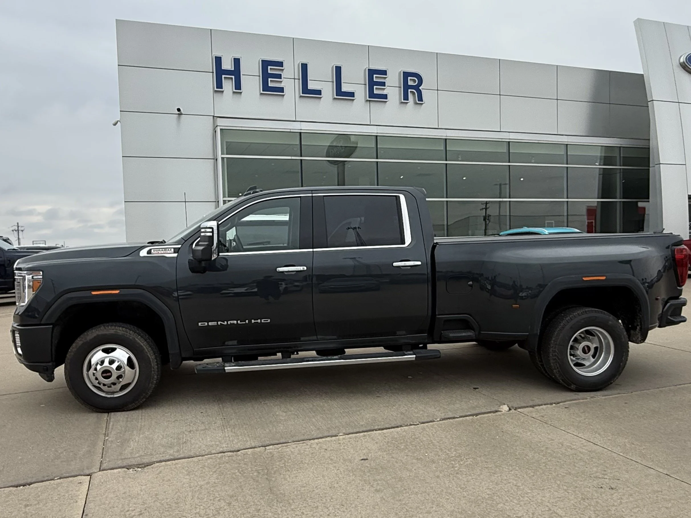 Used 2023 Hunter Metallic GMC Denali image 3