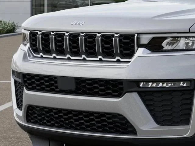 New 2026 Silver Zynith Exterior Paint Jeep Limited image 89