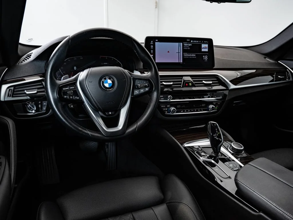 Used 2022 Bluestone Metallic BMW 530i xDrive image 4