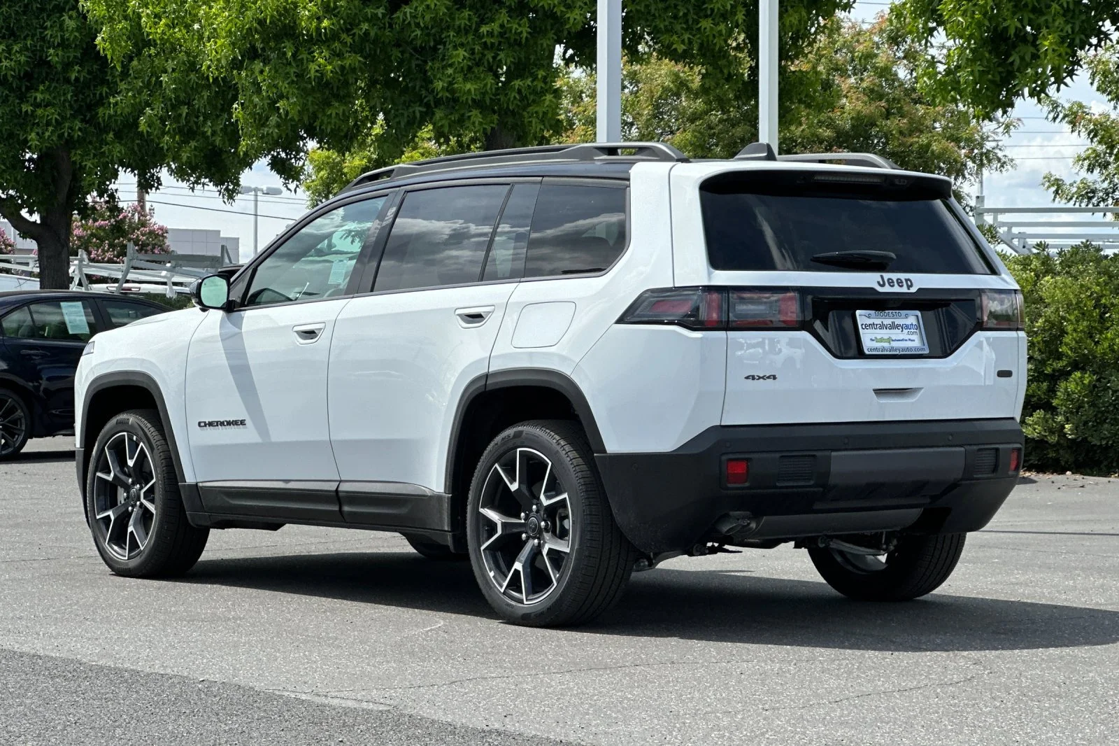New 2026 Bright White Clear-Coat Exterior Paint Jeep Overland image 6