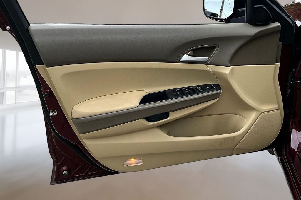 Used 2010 Maroon Honda LX image 17