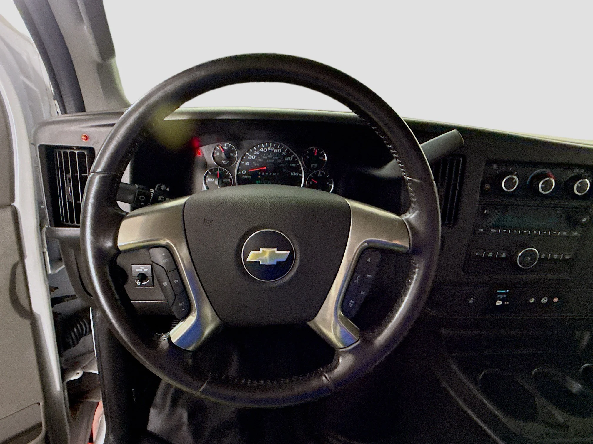Used 2018 Summit White Chevrolet Work Van image 9