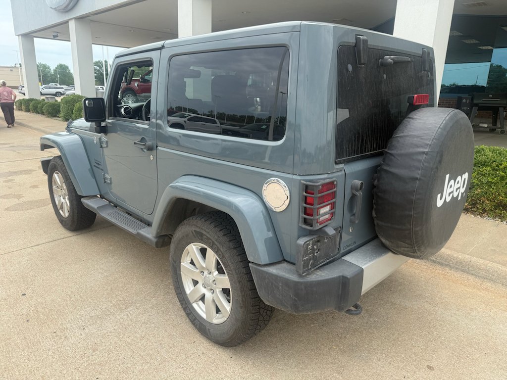 Used 2014 Blue Jeep Sahara image 12