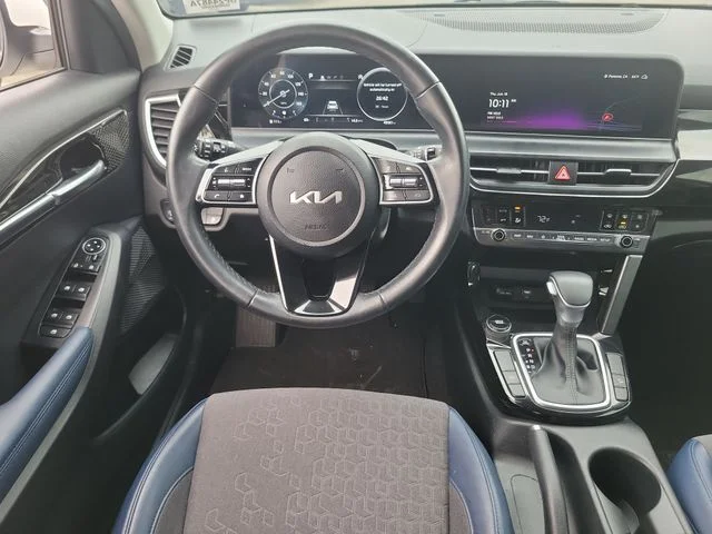 Used 2024 Snow White Pearl Kia S image 13