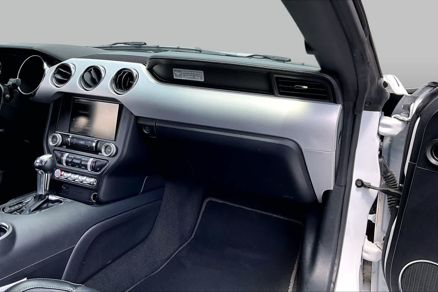 Used 2015 Oxford White Ford GT Premium image 16