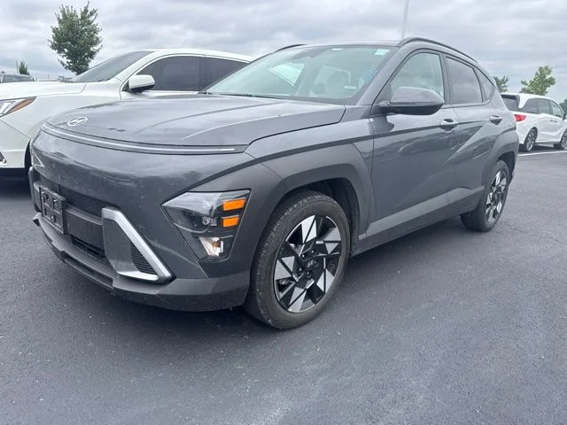 Used 2025 Gray Hyundai SEL image 3
