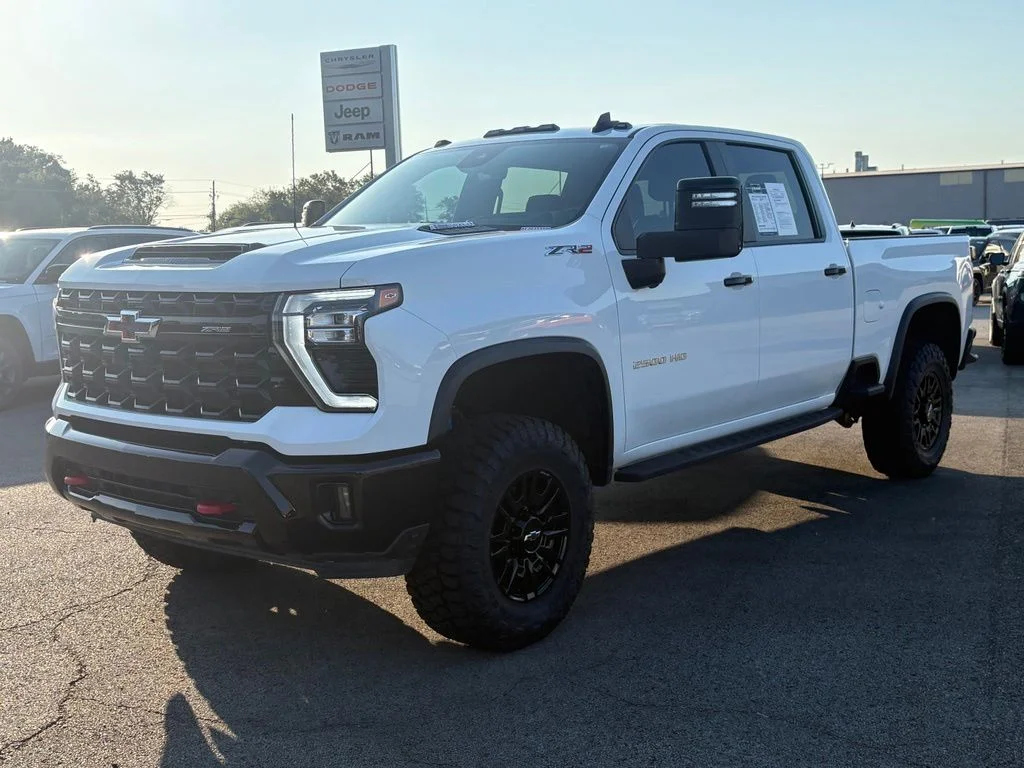 Used 2024 White Chevrolet ZR2 image 3
