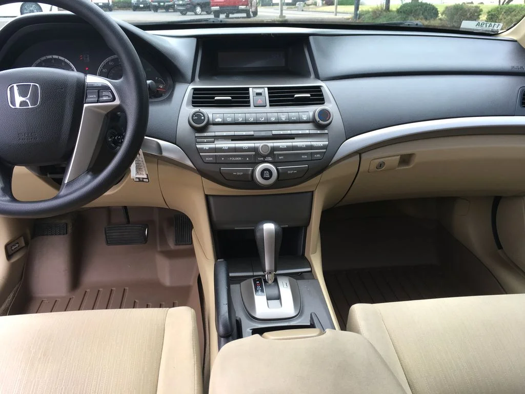 Used 2011 White Honda LX-P image 22