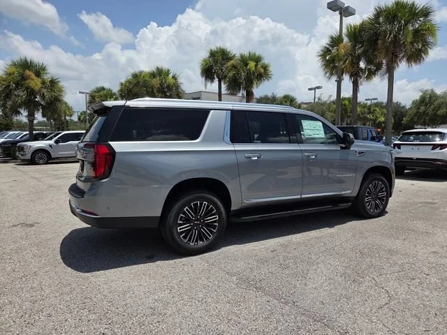 New 2026 Sterling Metallic GMC Elevation image 14