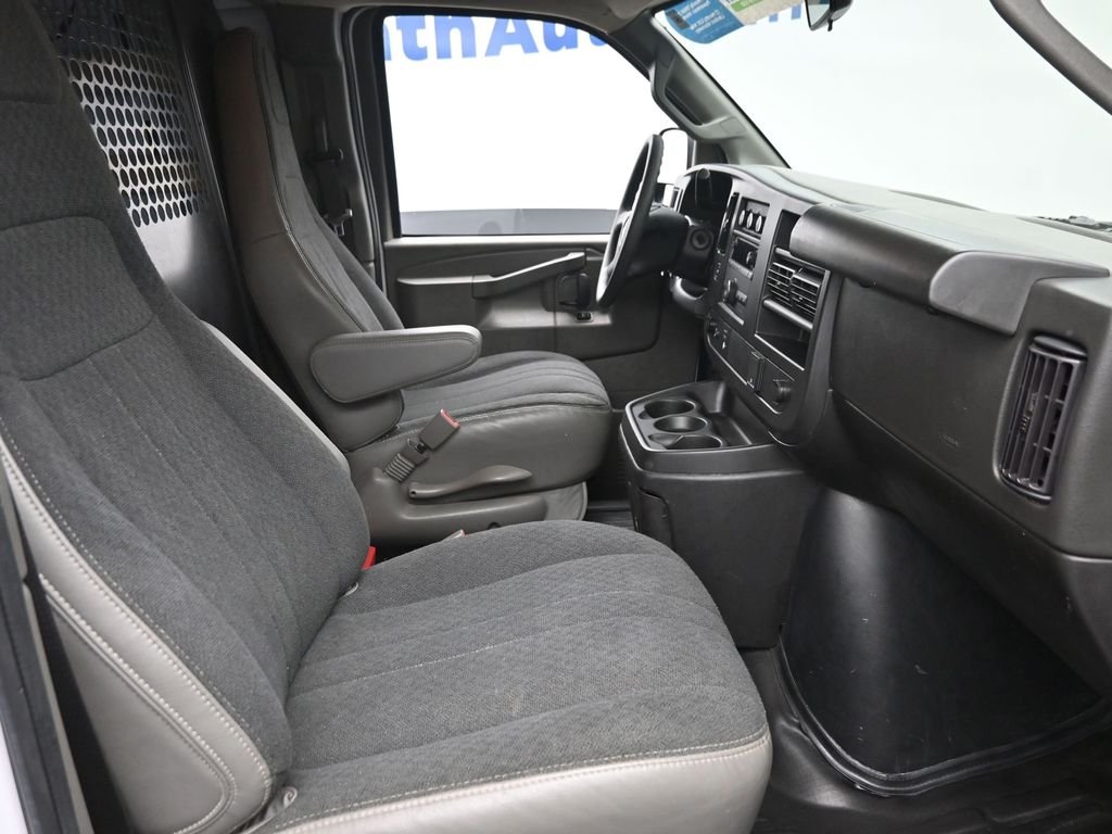 Used 2024 White GMC Work Van image 9