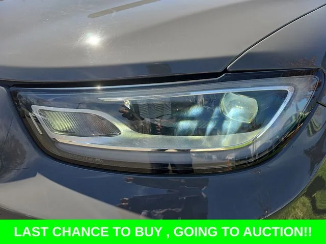 Used 2022 White Chrysler Pinnacle image 30
