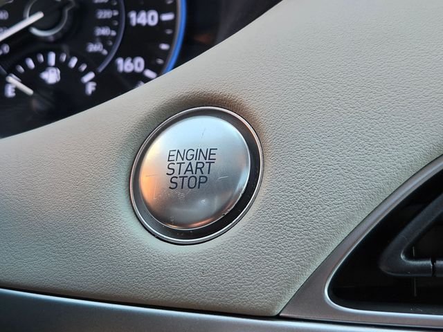 Used 2022 Silver Hyundai SEL image 17