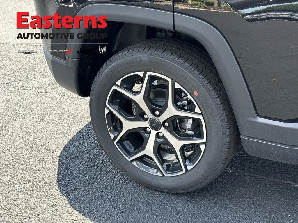 New 2026 Diamond Black Crystal Pearl-Coat Exterior Paint Jeep Limited image 25