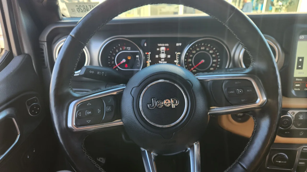 Used 2020 Silver Jeep Rubicon image 18