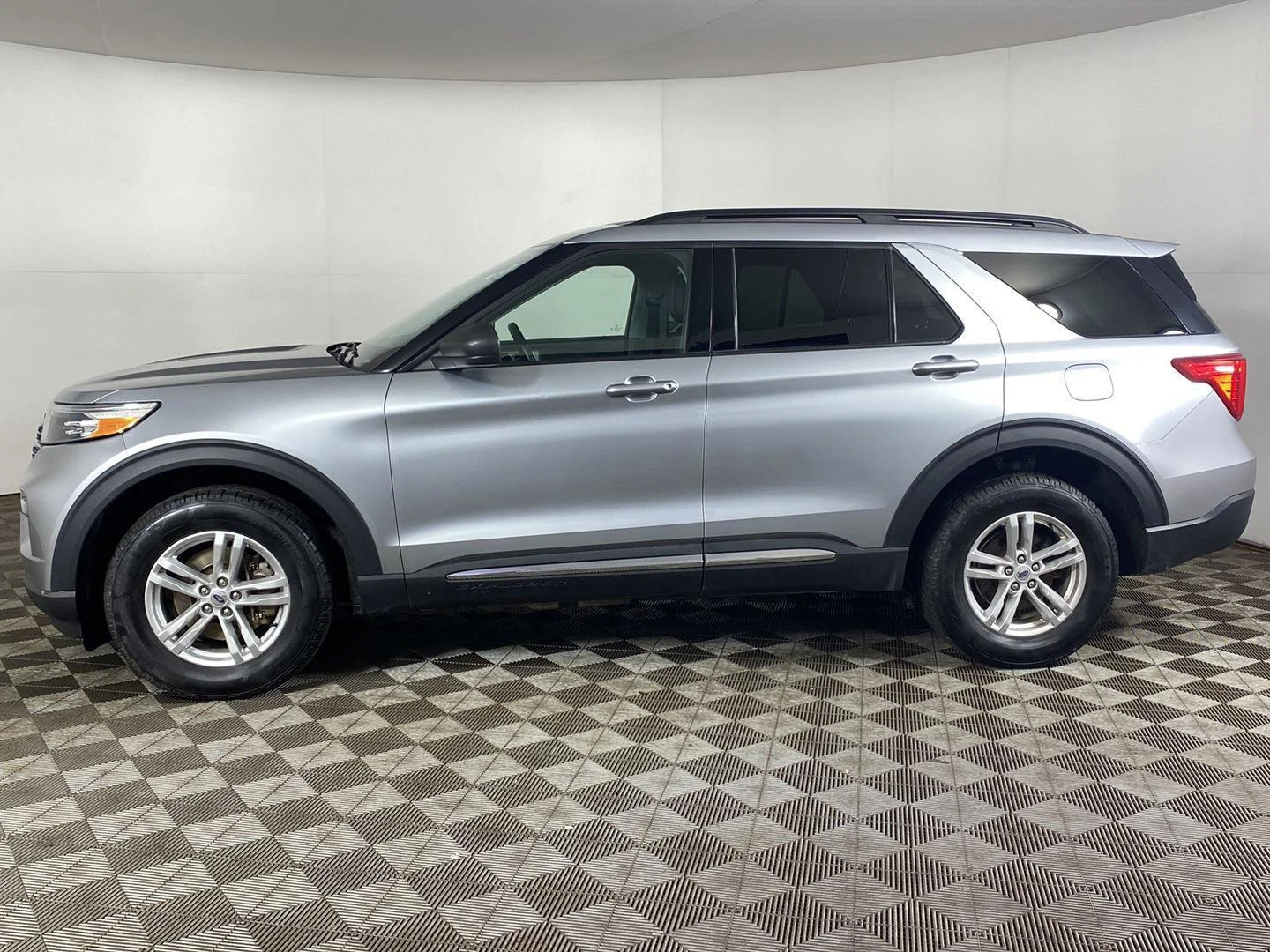 Used 2023 Silver Metallic Ford XLT image 25