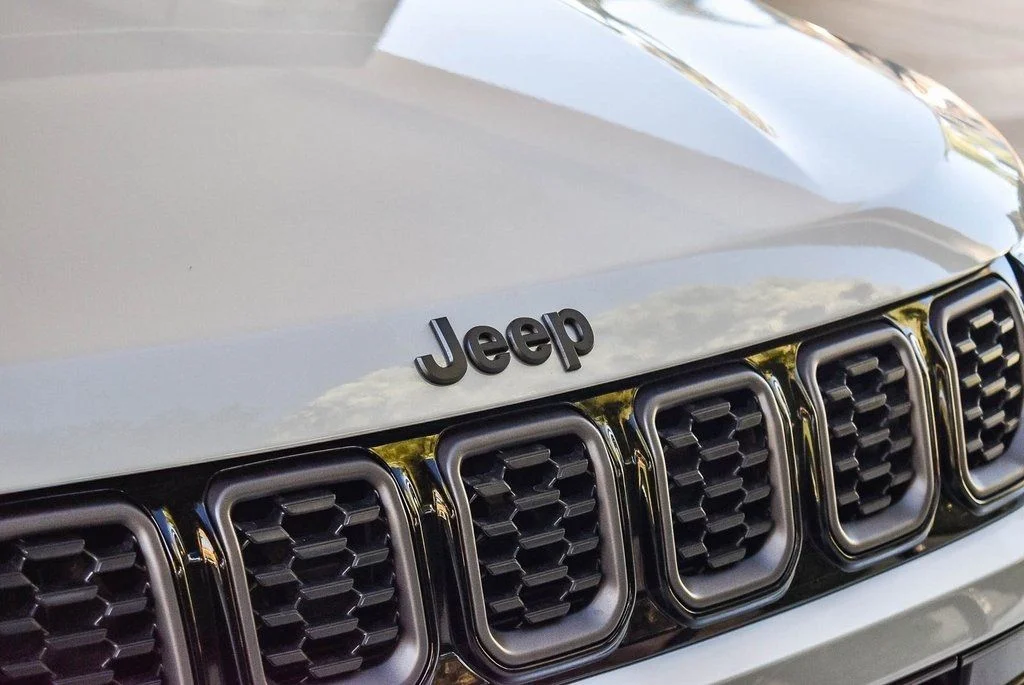 New 2026 Silver Zynith Metallic Clearcoat Jeep Limited image 9
