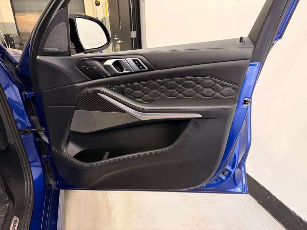 Used 2021 Blue BMW  image 28