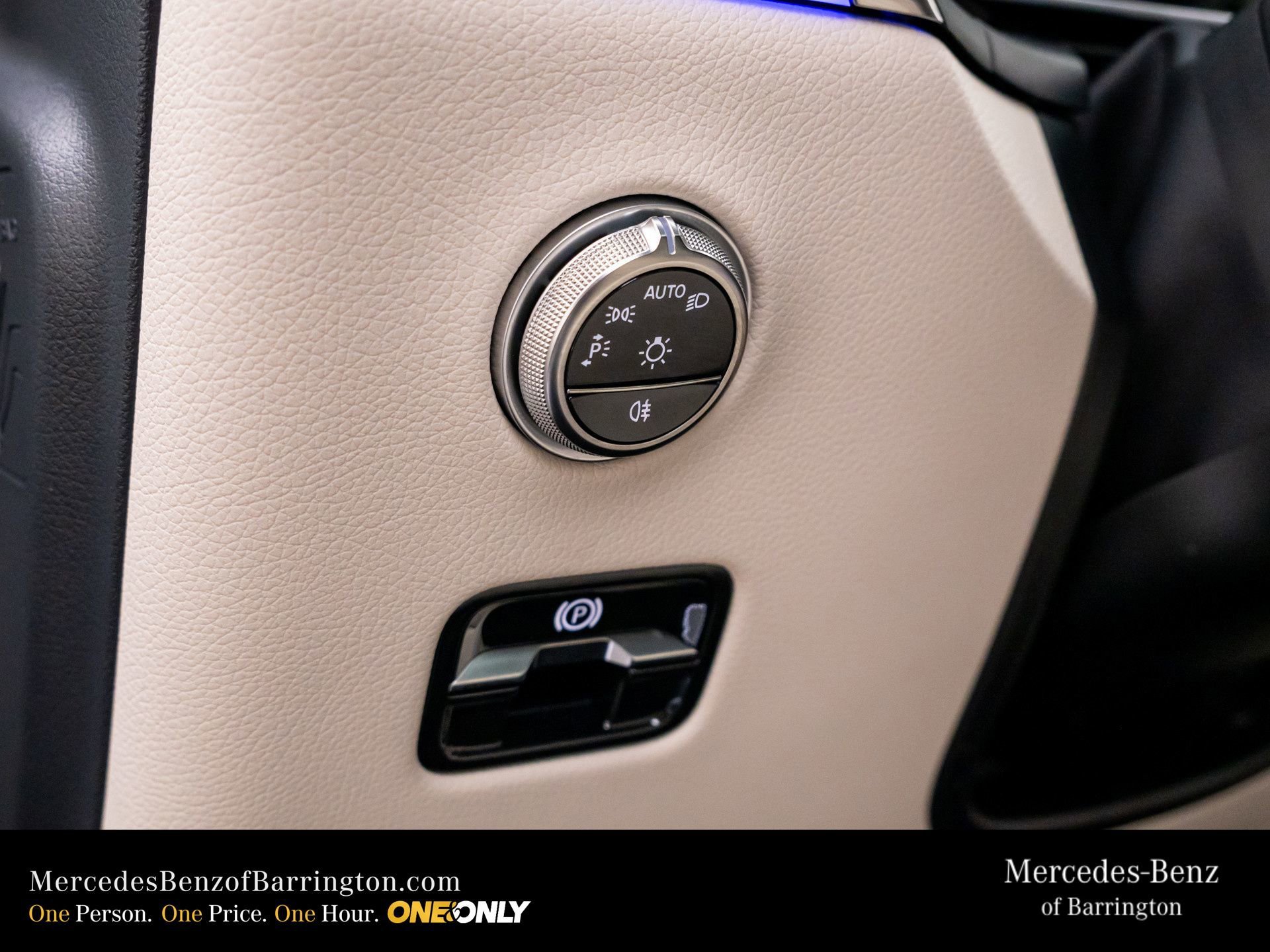 New 2026 MANUFAKTUR Moonlight White Metallic Mercedes-Benz GLC 300 image 70