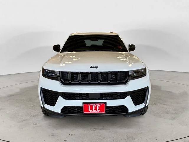 New 2026 White/off-white Jeep Laredo Altitude image 9