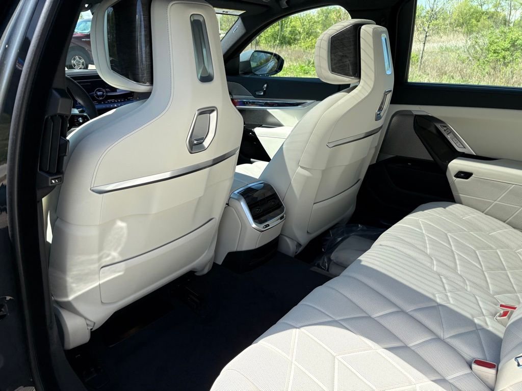 New 2025 Dravit Grey Metallic BMW 760i xDrive image 20