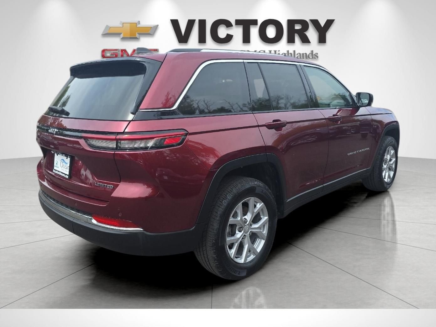 Used 2023 Red Jeep Limited image 3