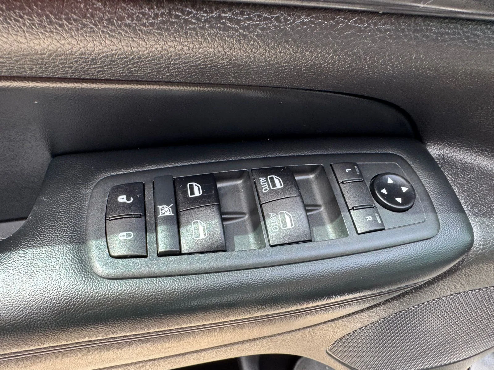 Used 2020 Black Jeep Altitude image 14