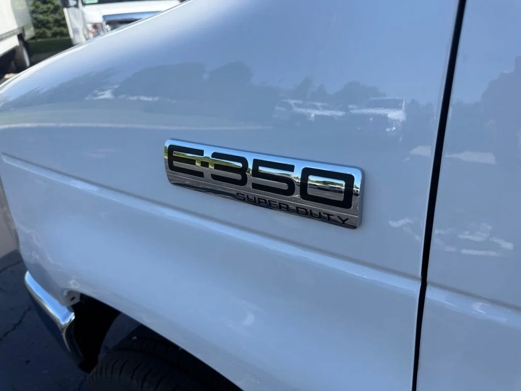 New 2026 Oxford White Ford E-350 SRW image 13