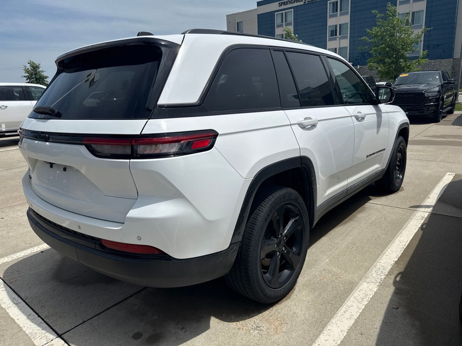 Certified Used 2023 White/off-white Jeep Altitude X image 4